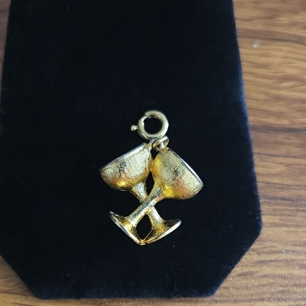 Vtg Golden Champagne Wine Glasses Charm Pendant